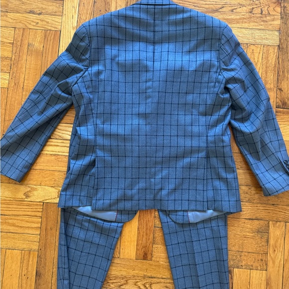 Stylish Suit - Picture 8 of 9